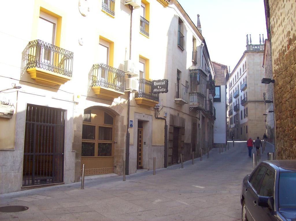 Hostal Muralla Пласенсия Экстерьер фото