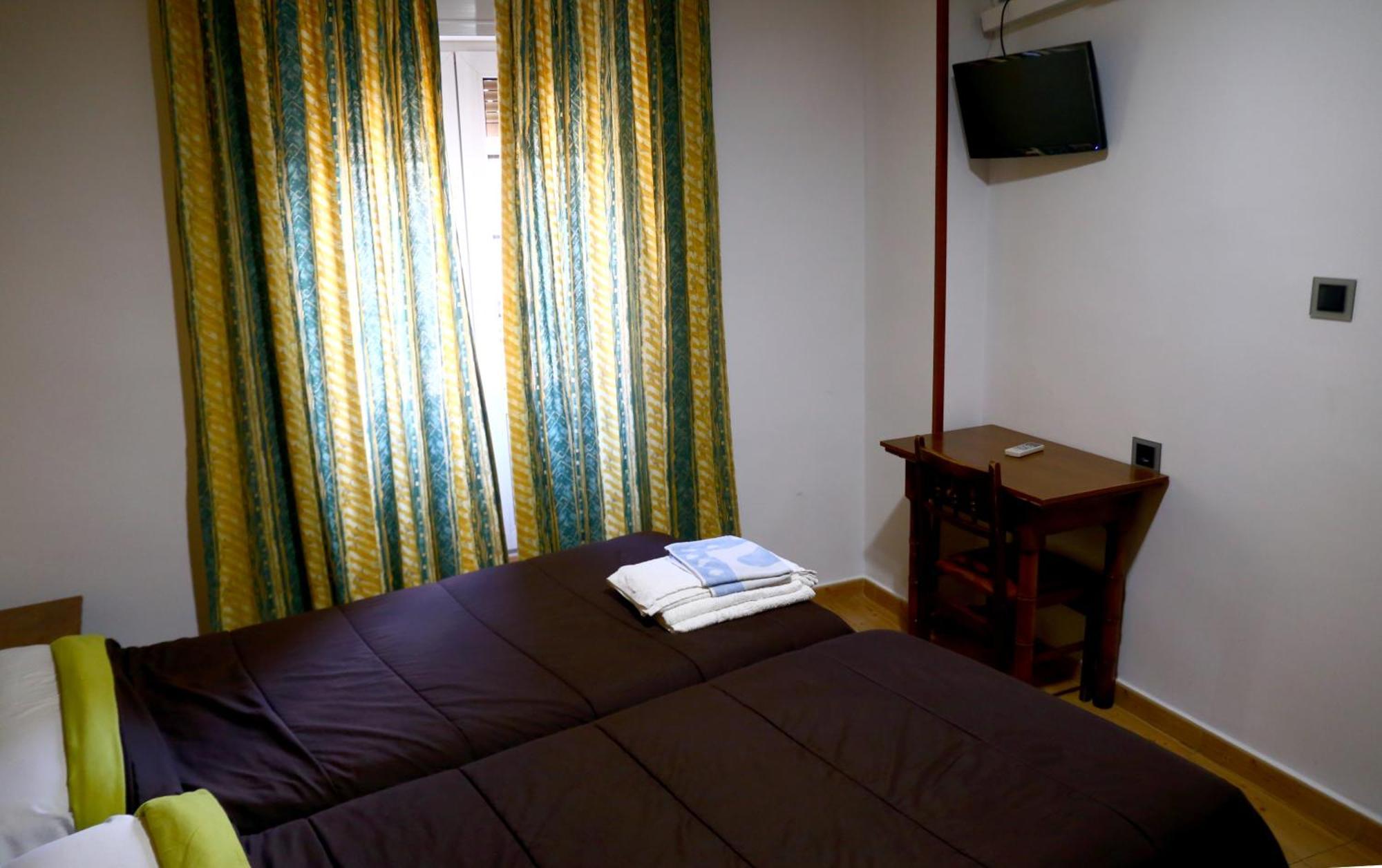 Hostal Muralla Пласенсия Экстерьер фото
