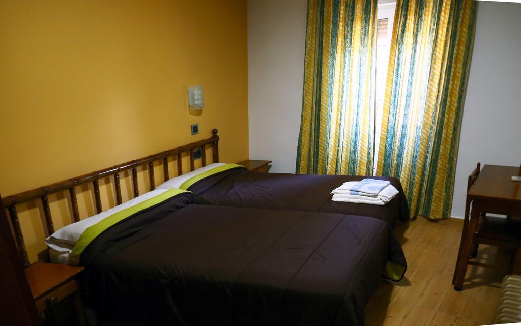 Hostal Muralla Пласенсия Экстерьер фото