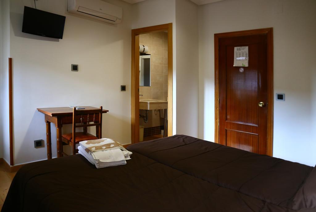 Hostal Muralla Пласенсия Экстерьер фото