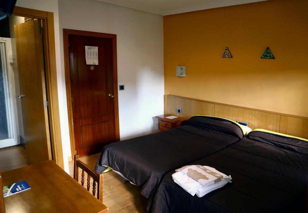Hostal Muralla Пласенсия Экстерьер фото